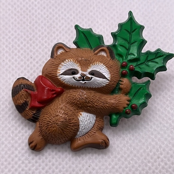 Christmas Winter Brooches Festive Snowman and Raccoon with Holly Brooch Set - Picture 5 of 12